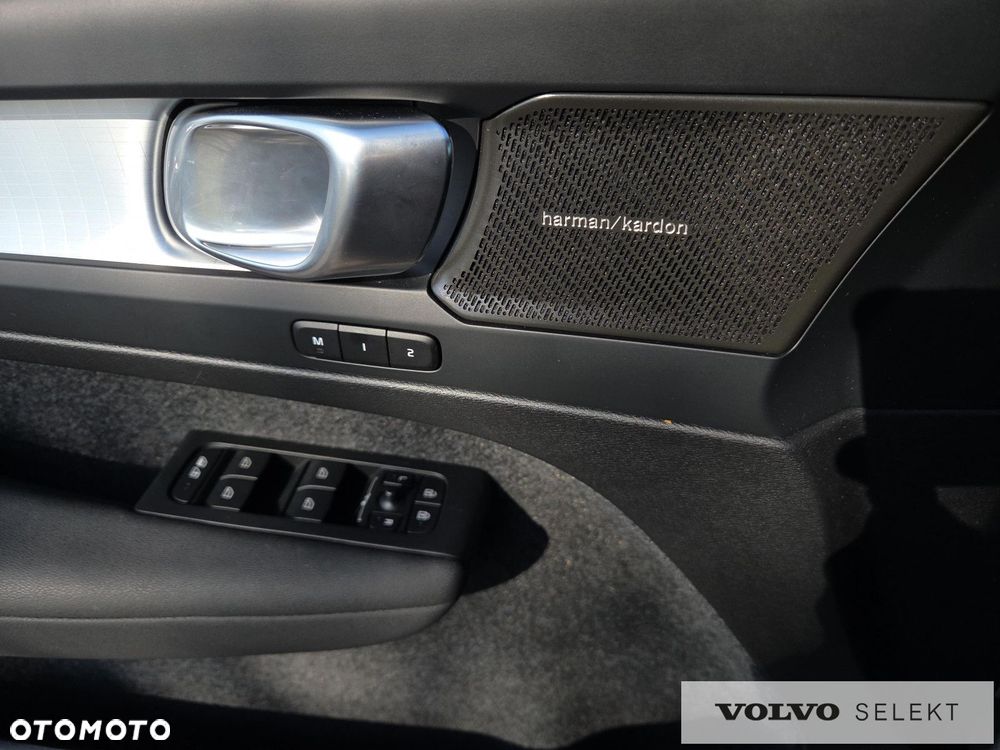 Volvo XC 40 B3 Plus Dark - 22