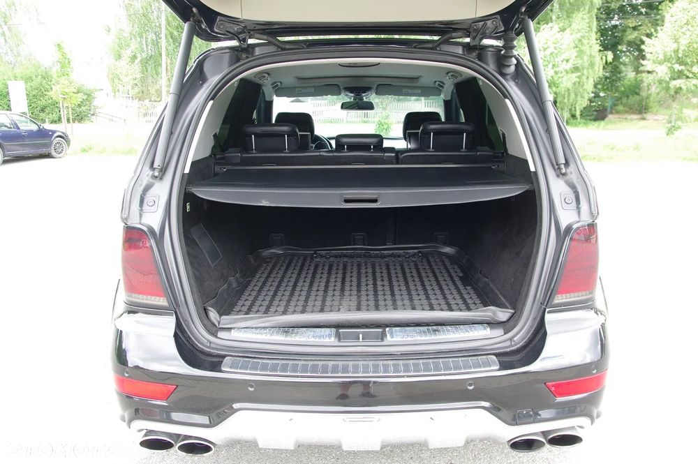 Mercedes-Benz ML 63 AMG 4Matic 7G-TRONIC 10th Anniversary - 24