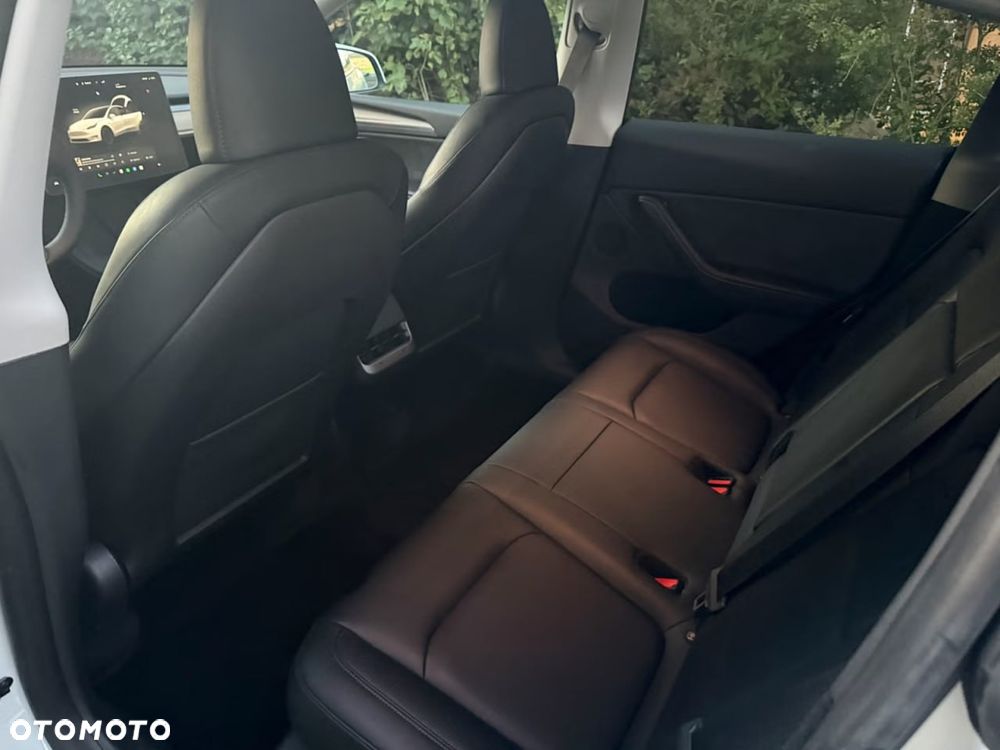 Tesla Model Y Performance AWD - 13