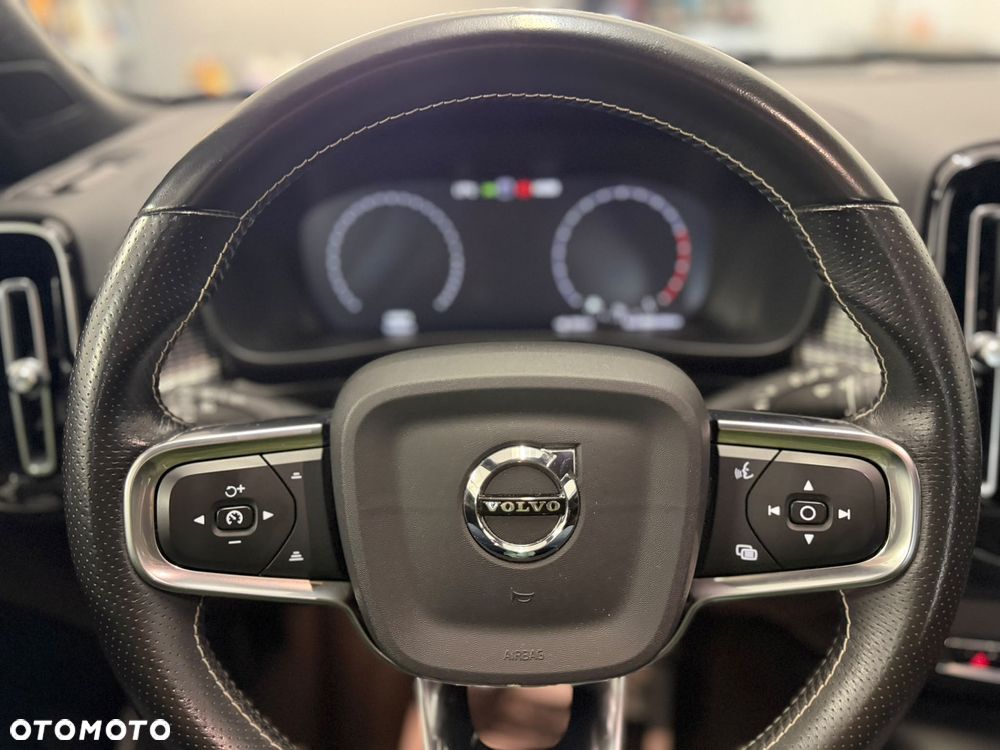 Volvo XC 40 B4 B AWD R-Design - 24