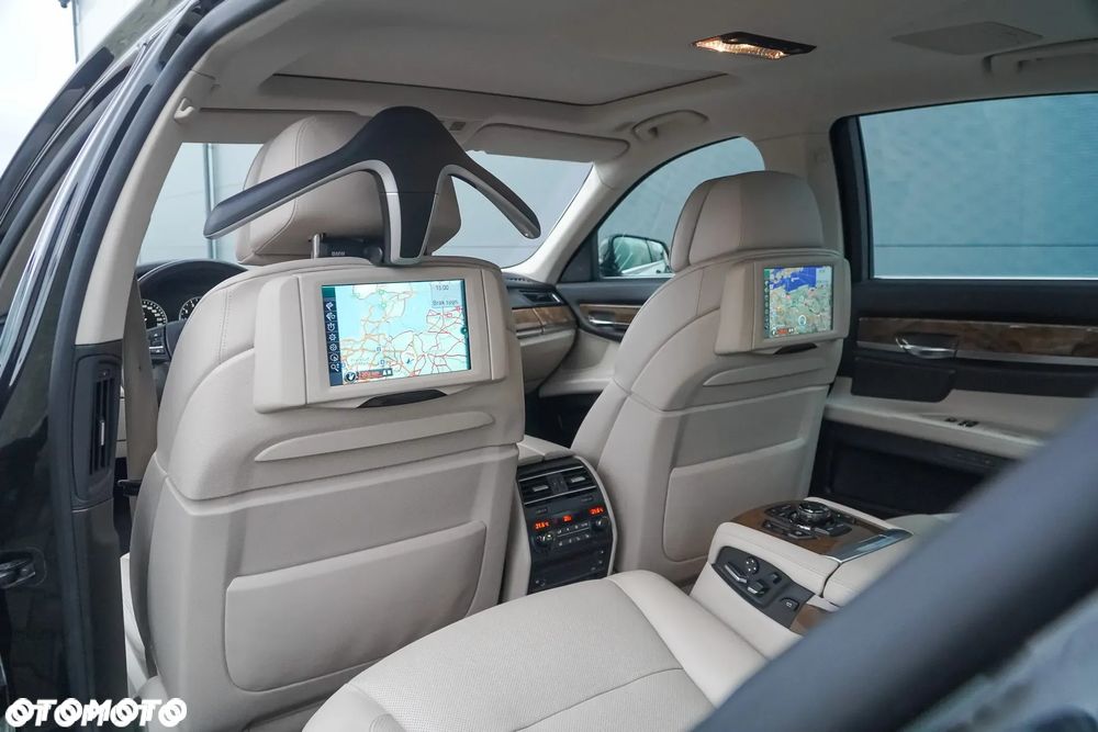 BMW Seria 7 750i L xDrive - 34