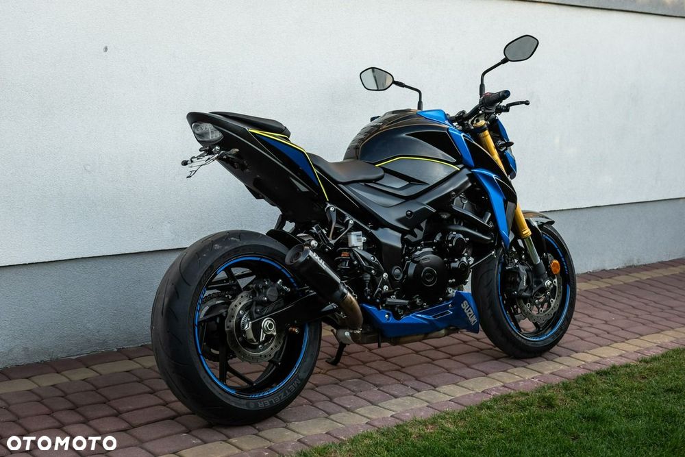 Suzuki GSX - 3