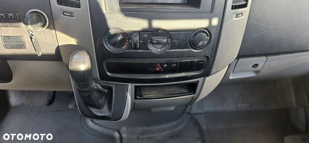 Mercedes-Benz Sprinter - 23