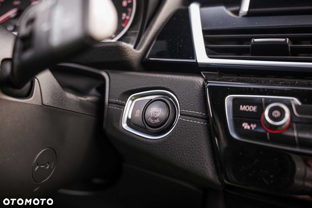 BMW Seria 2 218i Sport Line - 25