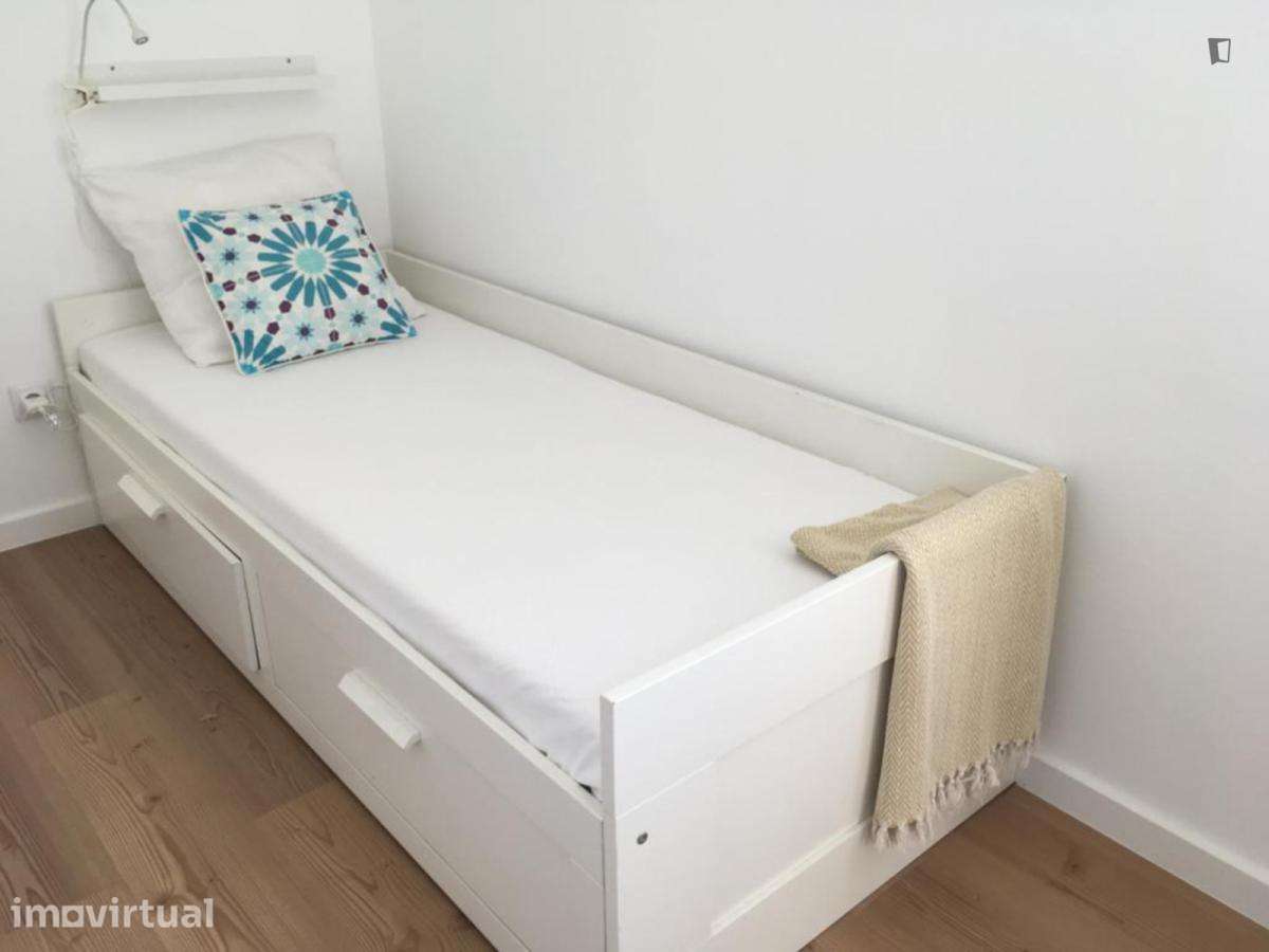 Quarto - localizado em Setubal - Grande imagem: 2/7