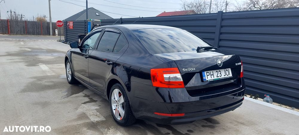 Skoda Octavia 1.6 TDI DSG Style - 4