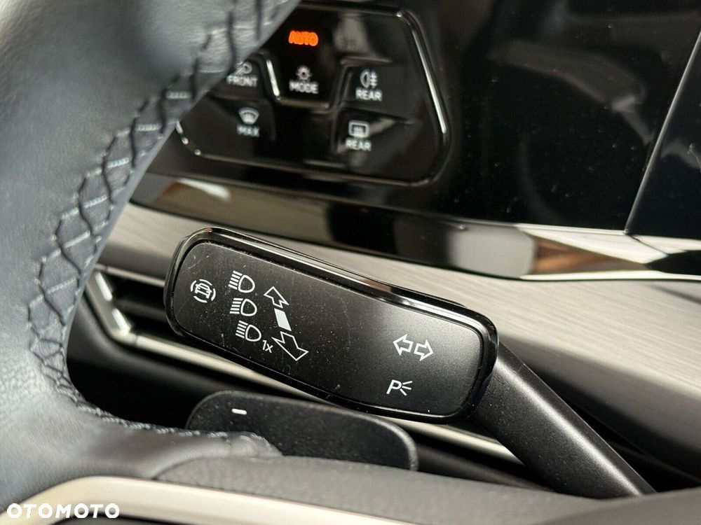 Volkswagen Golf 1.5 eTSI EVO Style DSG - 21