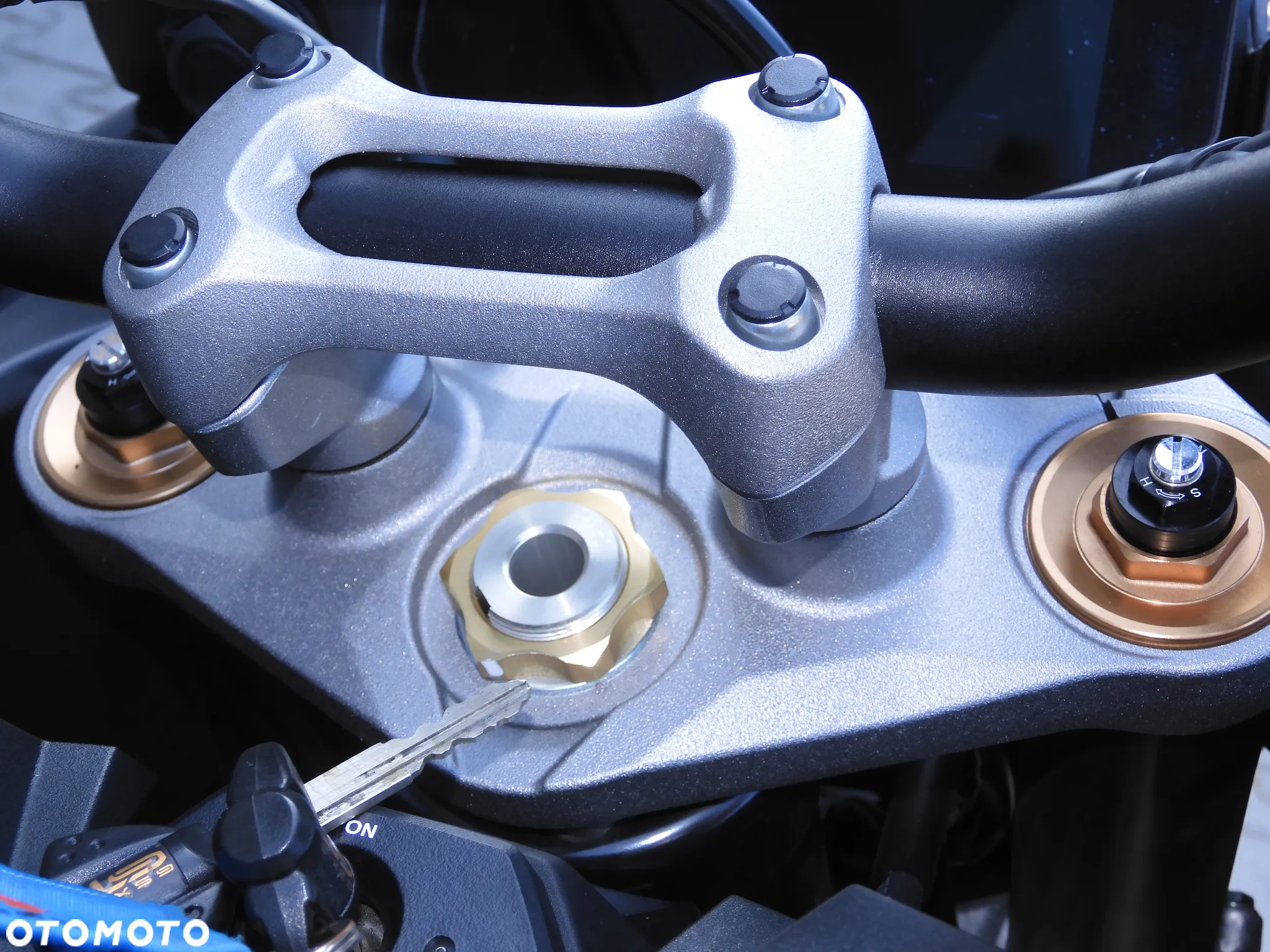Suzuki GSX 1000 - 16