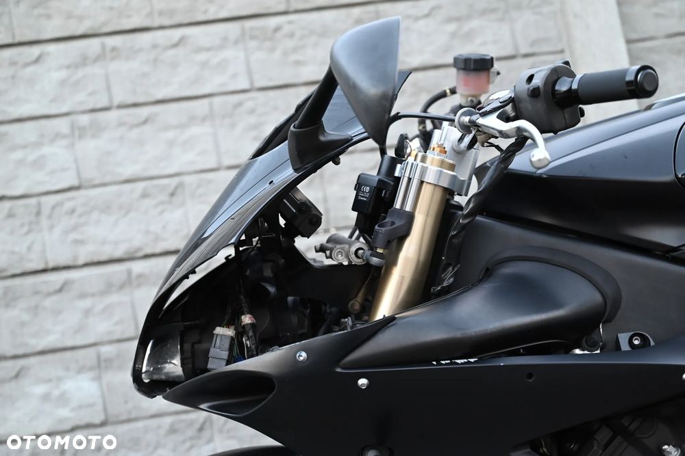 Yamaha R1 - 20