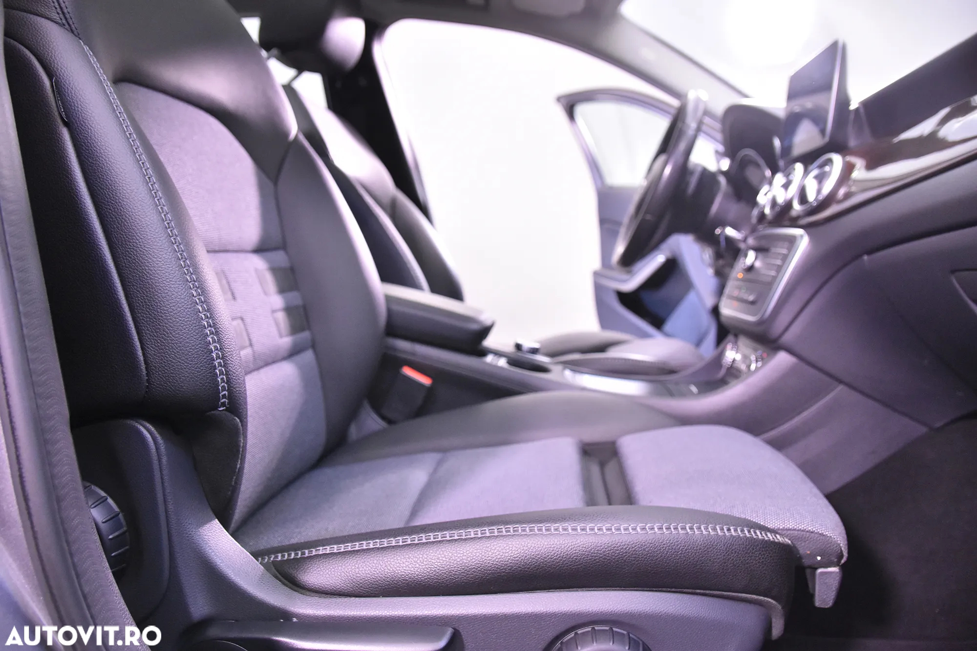 Mercedes-Benz GLA 200 7G-DCT - 11