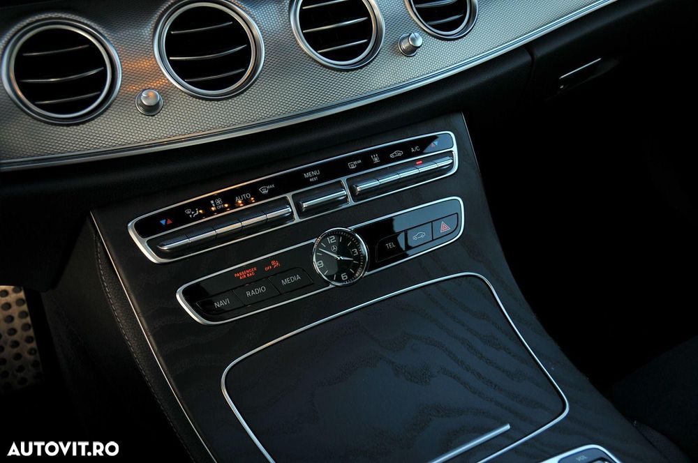 Mercedes-Benz E 300 de 4Matic 9G-TRONIC AMG Line - 13