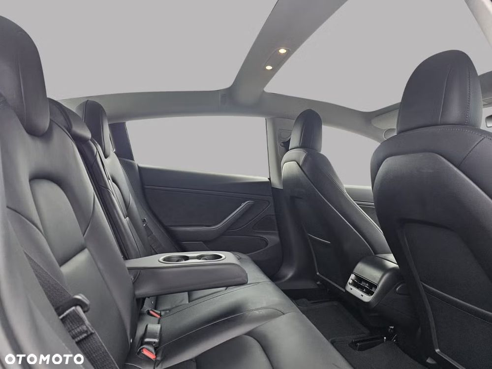 Tesla Model 3 - 7