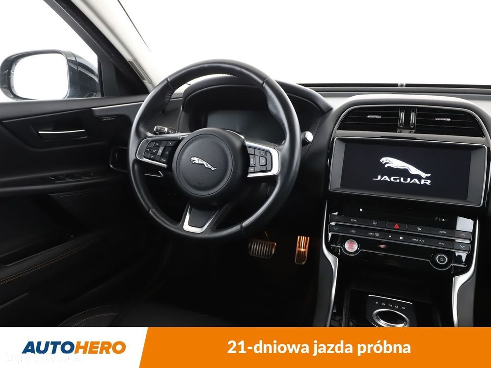 Jaguar XE 2.0 D Prestige - 14