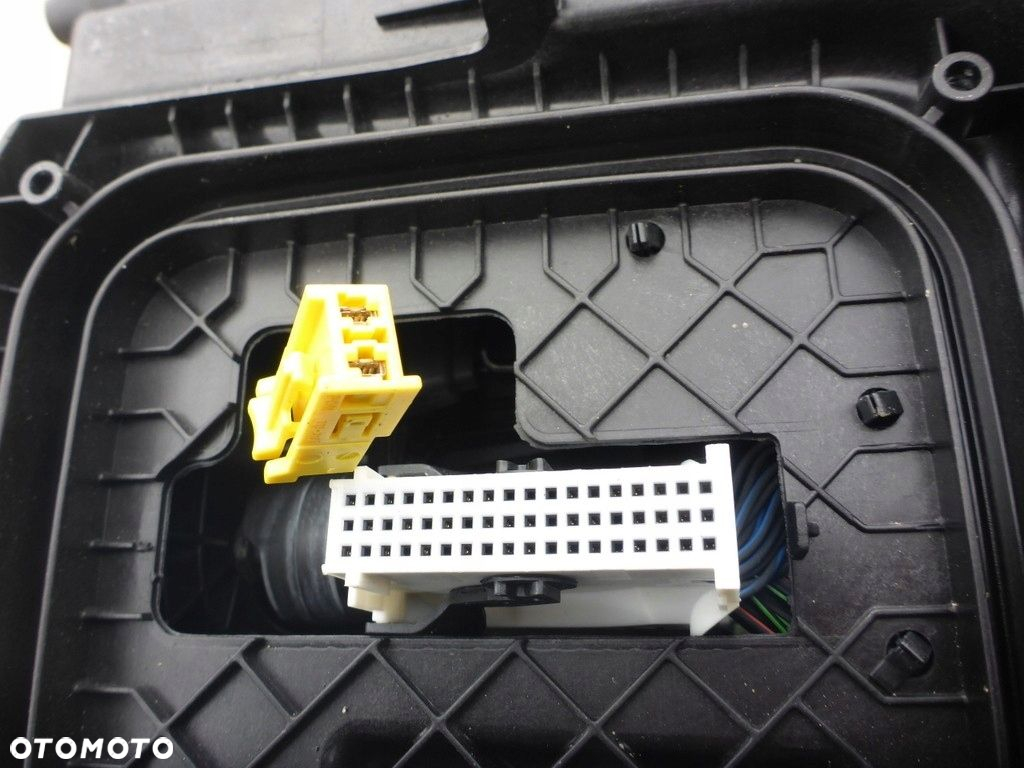 Mercedes W213 Reflektor Prawy A2139066810 - 8