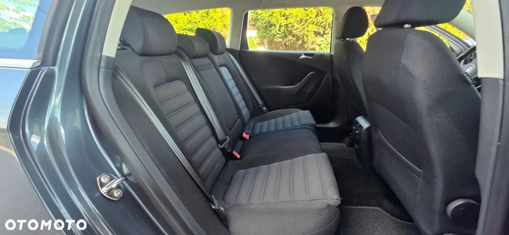 Volkswagen Passat 2.0 TDI Highline - 33