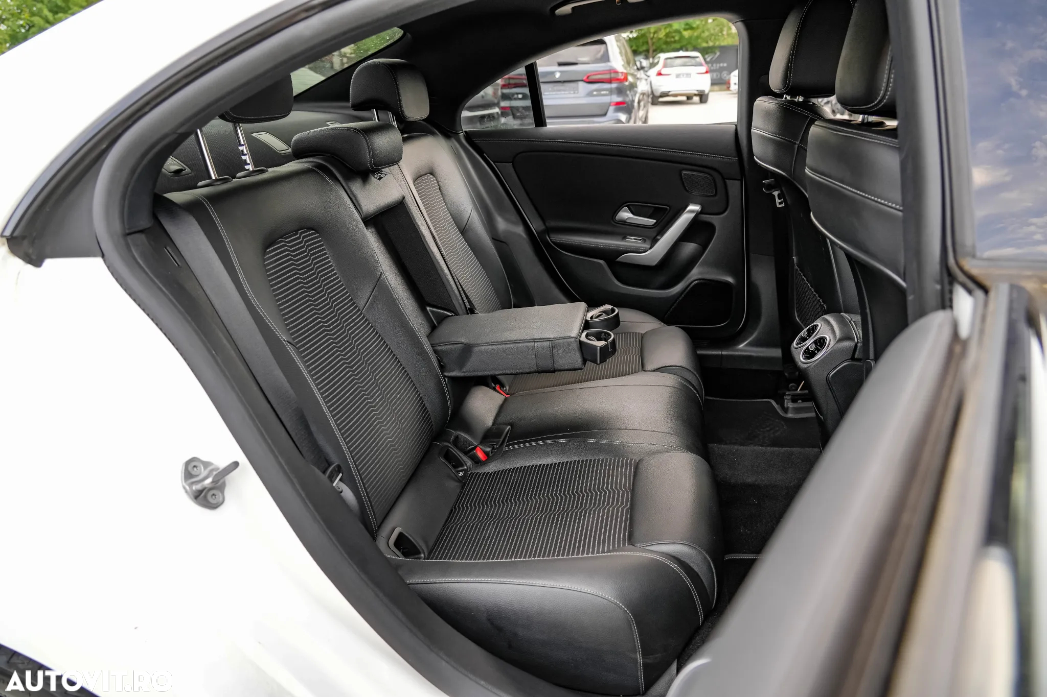 Mercedes-Benz CLA 180 7G-DCT Special Edition - 19