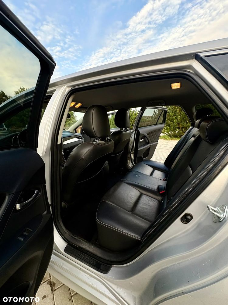 Toyota Avensis 2015 photo 5
