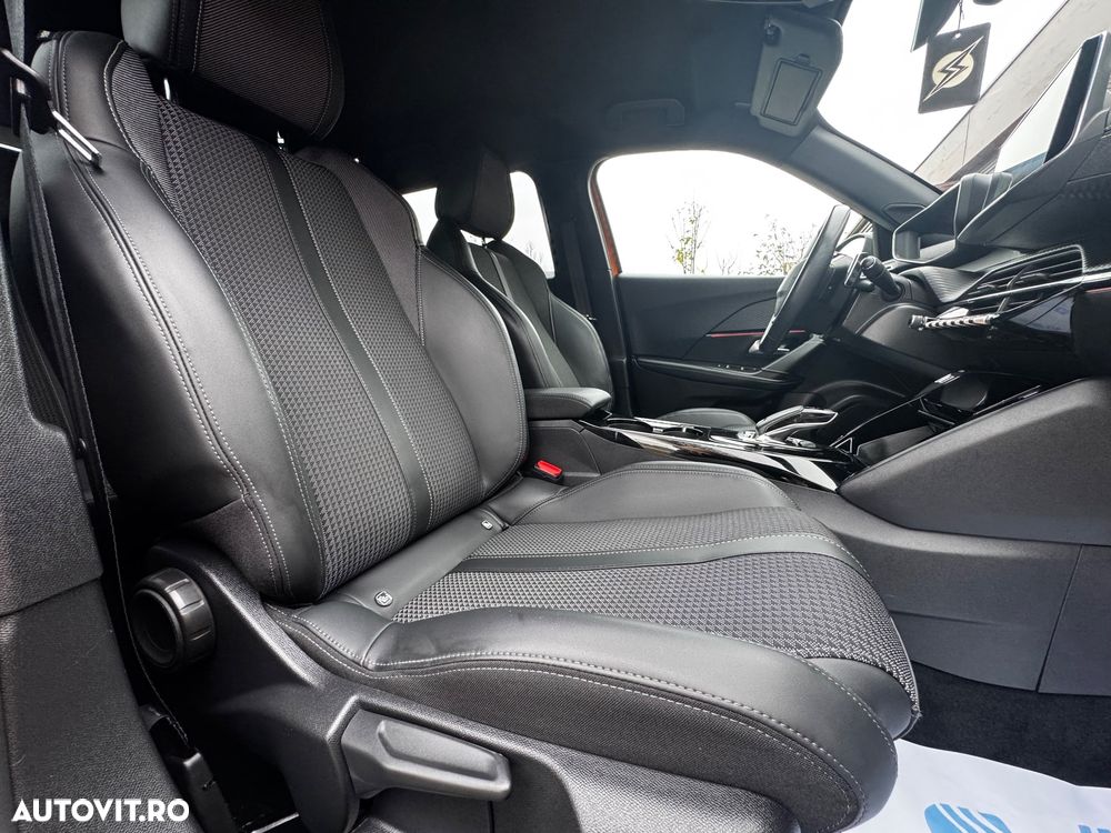 Peugeot 2008 PureTech 130 EAT8 GT - 21
