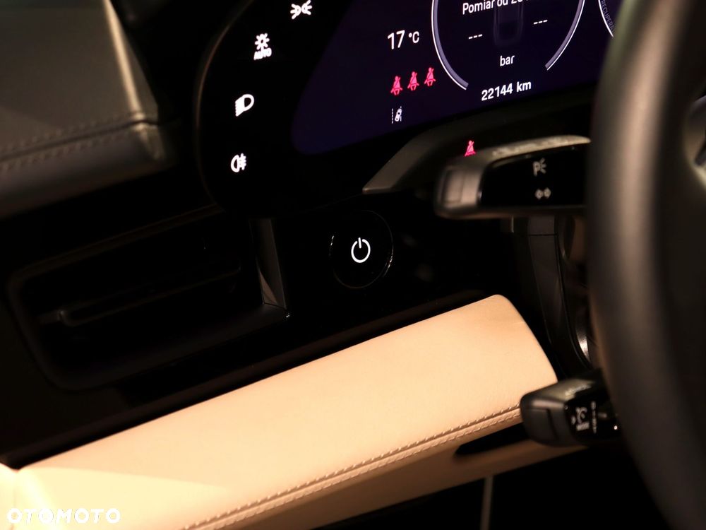 Porsche Taycan - 25