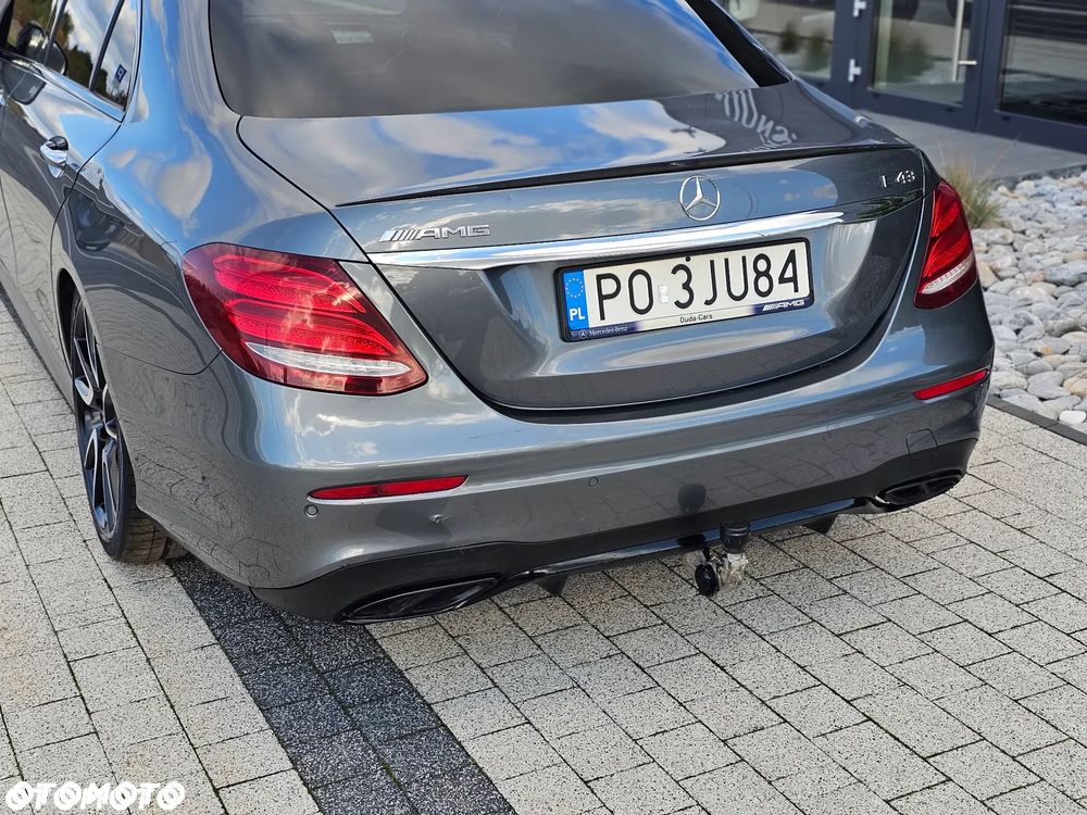 Mercedes-Benz Klasa E 43 AMG 4Matic 9G-TRONIC - 22