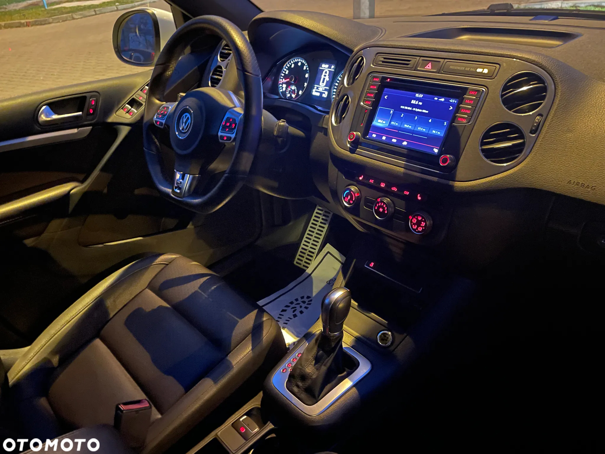 Volkswagen Tiguan - 12