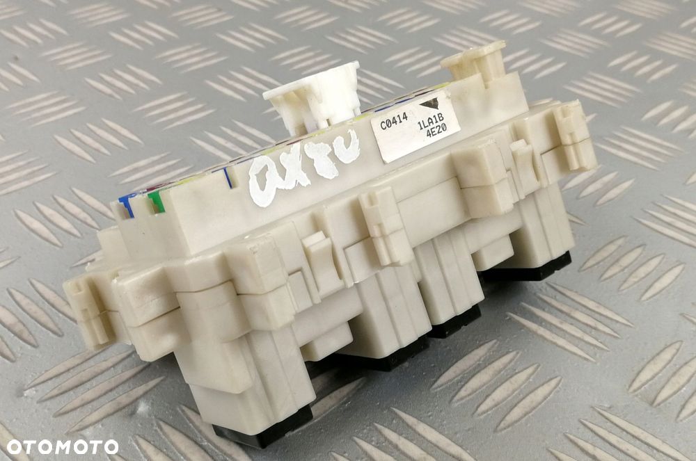 C0414-1LA1B skrzynka bezpieczników INFINITI QX80 - 3