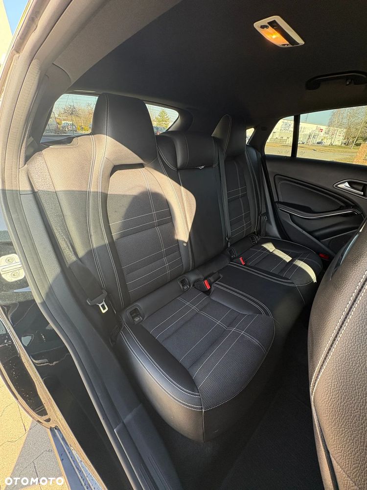 Mercedes-Benz CLA 180 UrbanStyle Edition - 12