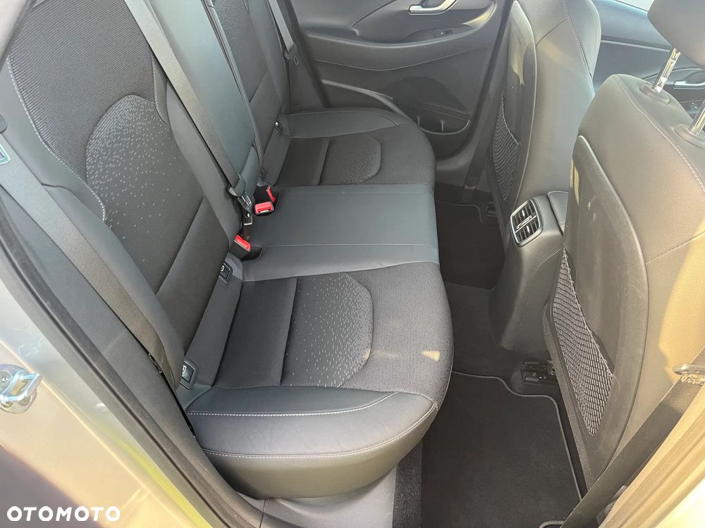 Hyundai i30 1.6 D Premiere Luxury DCT - 19