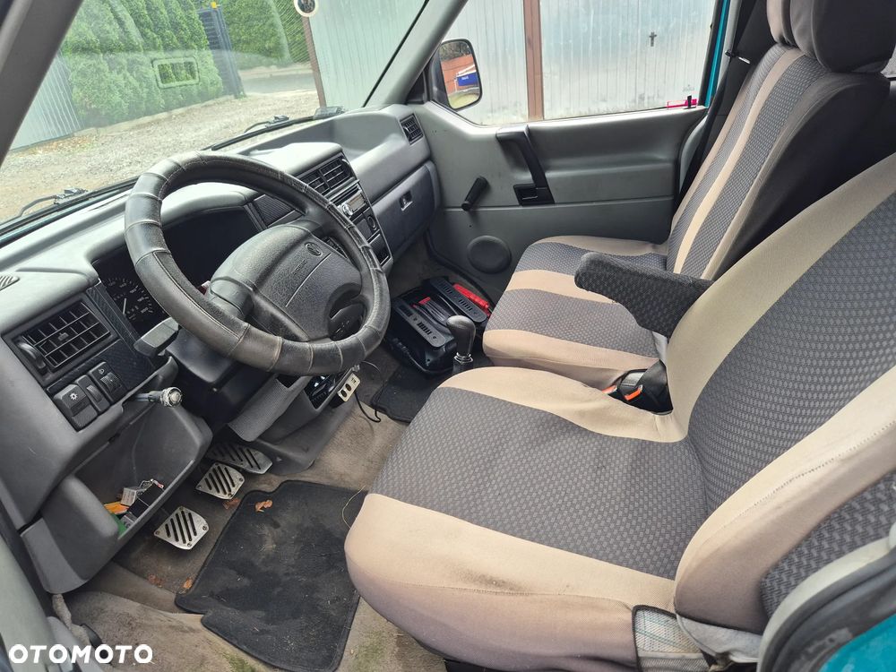 Volkswagen Caravelle GL - 10
