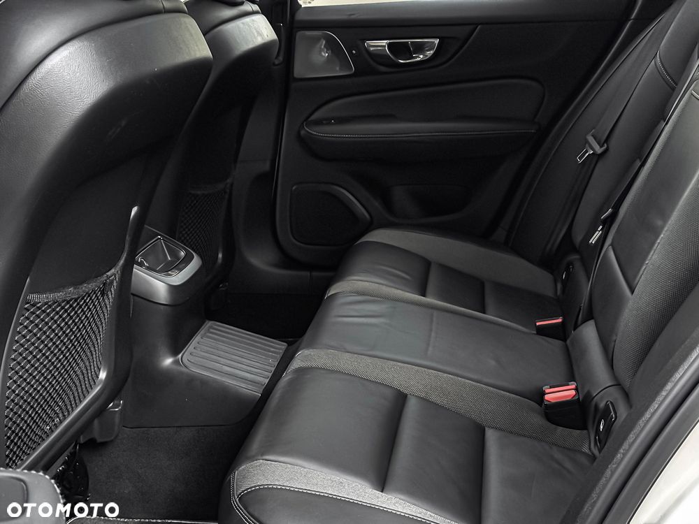 Volvo V60 T8 AWD Recharge Geartronic RDesign - 39