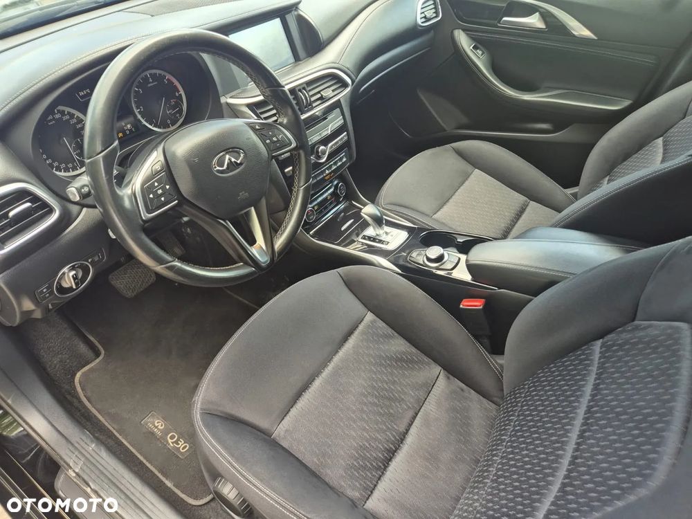 Infiniti Q30 1.5d DCT Premium - 12