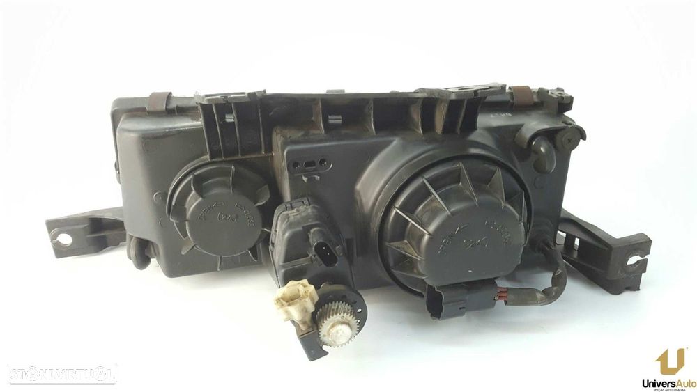 FAROL DIREITO SSANGYONG MUSSO 2.9 D - 4