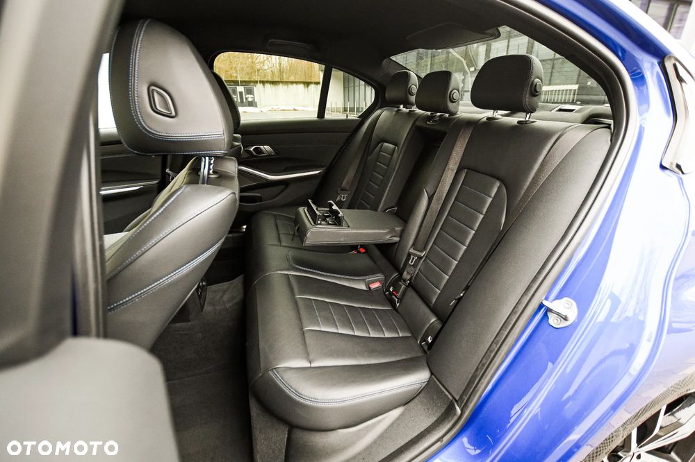 BMW Seria 3 330e M Sport - 30
