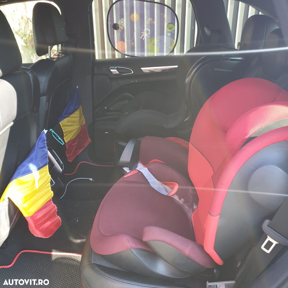 Porsche Cayenne 3.0 L - 4