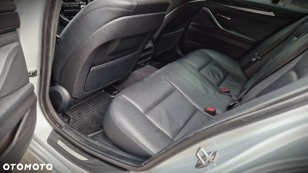 BMW Seria 5 525d - 11