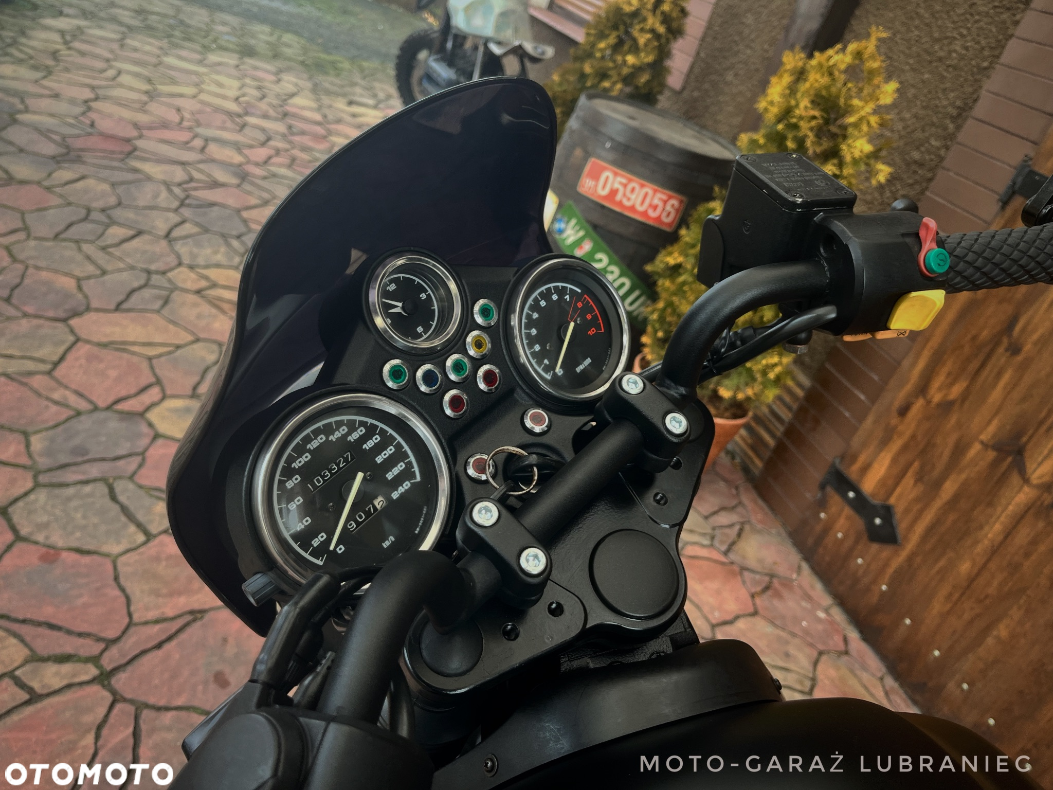 BMW R - 8