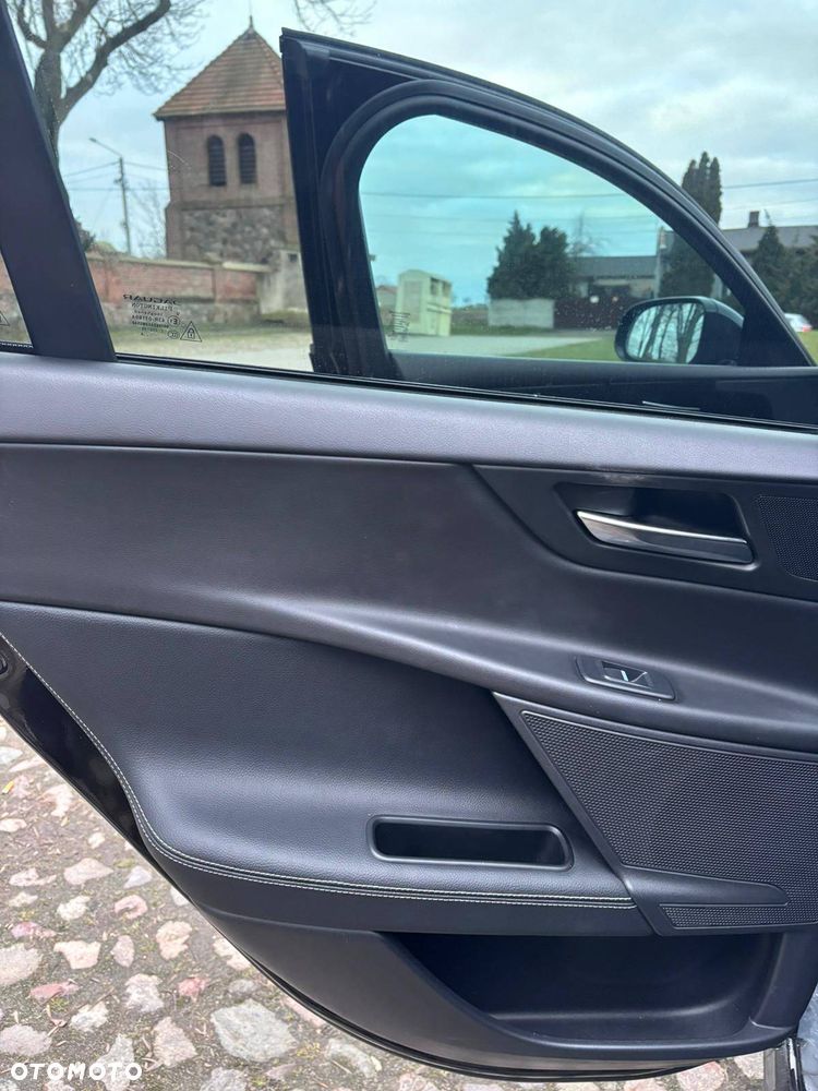 Jaguar XE E-Performance R-Sport - 18