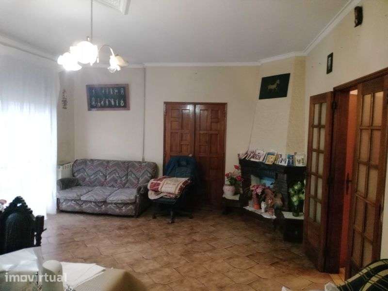 Moradia T4 no centro de Santa Marta de Portuzêlo em Viana do Castelo - Grande imagem: 4/12