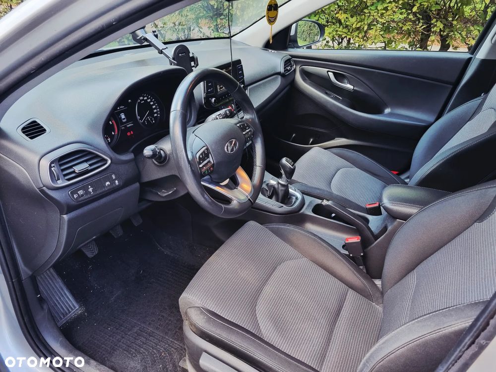 Hyundai i30 1.6 D Classic + - 9