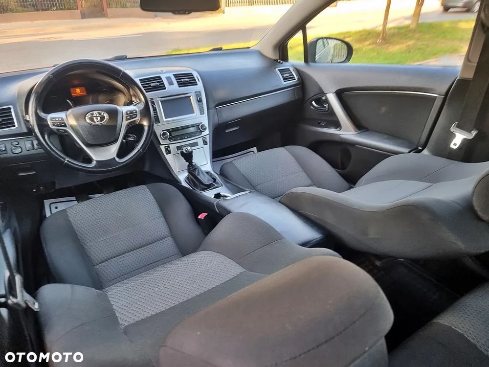 Toyota Avensis 2.0 Premium - 10