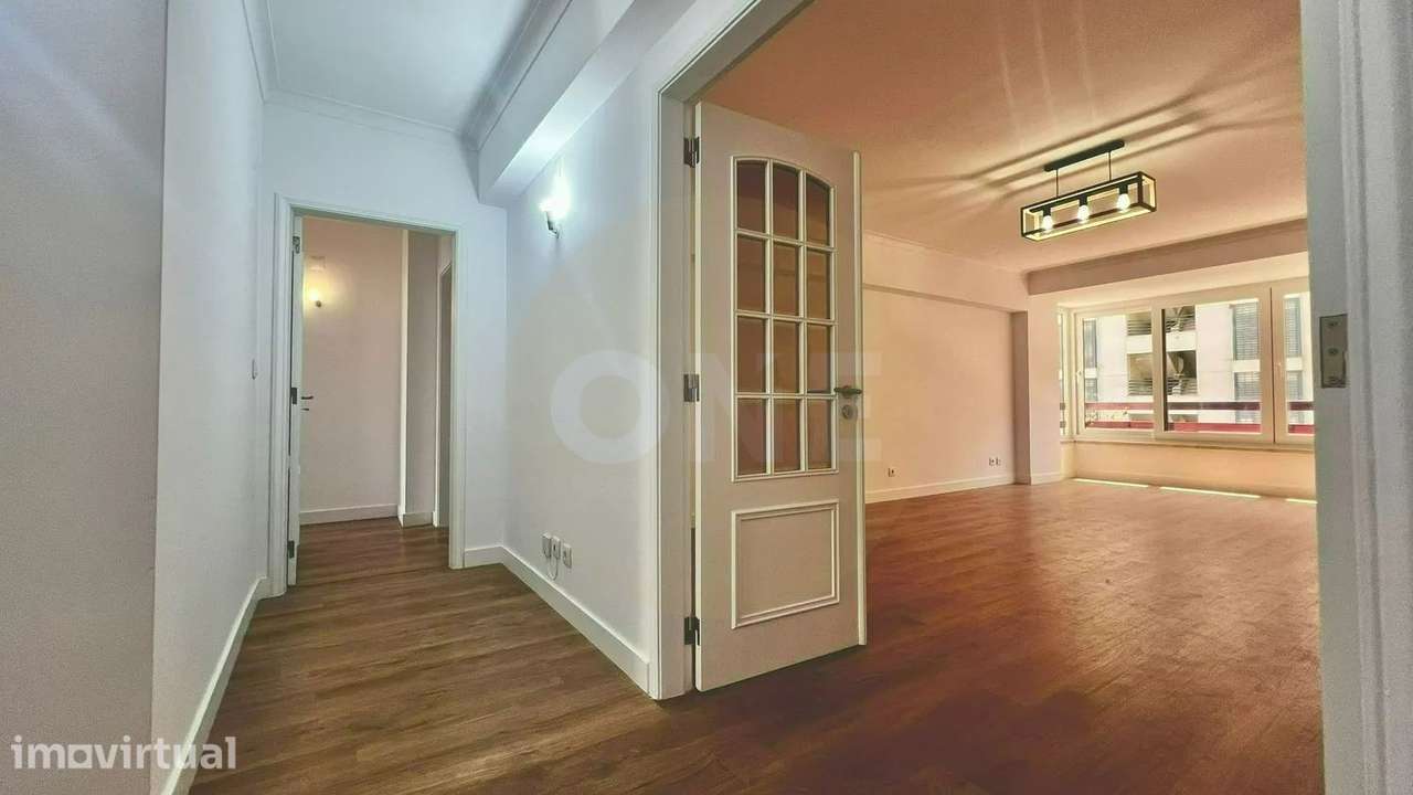 T3 Remodelado com Garagem e Arrecadação nas Laranjeiras - Grande imagem: 4/17