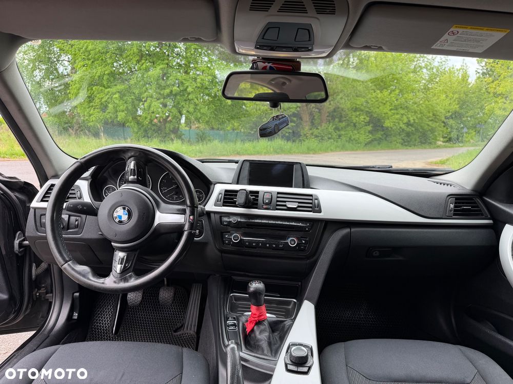 BMW Seria 3 320d Sport Line - 10