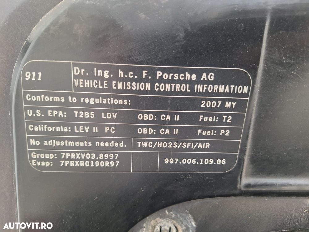 Porsche 911 Carrera 4 - 32