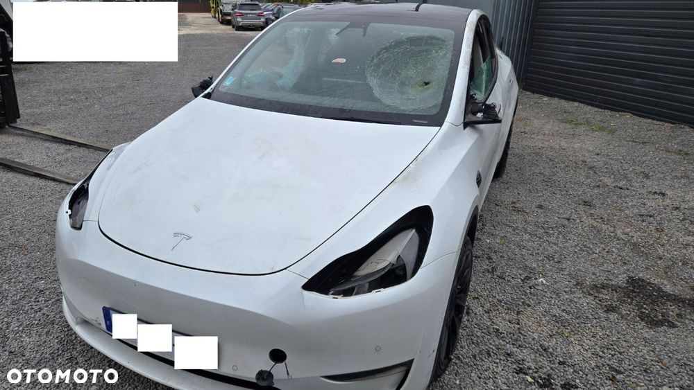 Tesla Model Y - 22