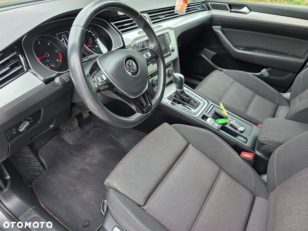 Volkswagen Passat 1.6 TDI (BlueMotion Technology) DSG Comfortline - 24
