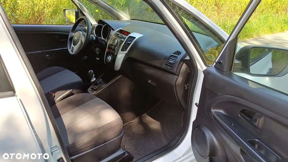 Kia Venga - 16
