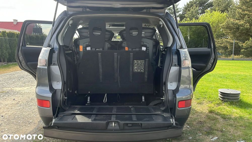 Mitsubishi Outlander 2.0 DID Instyle NAVI - 4