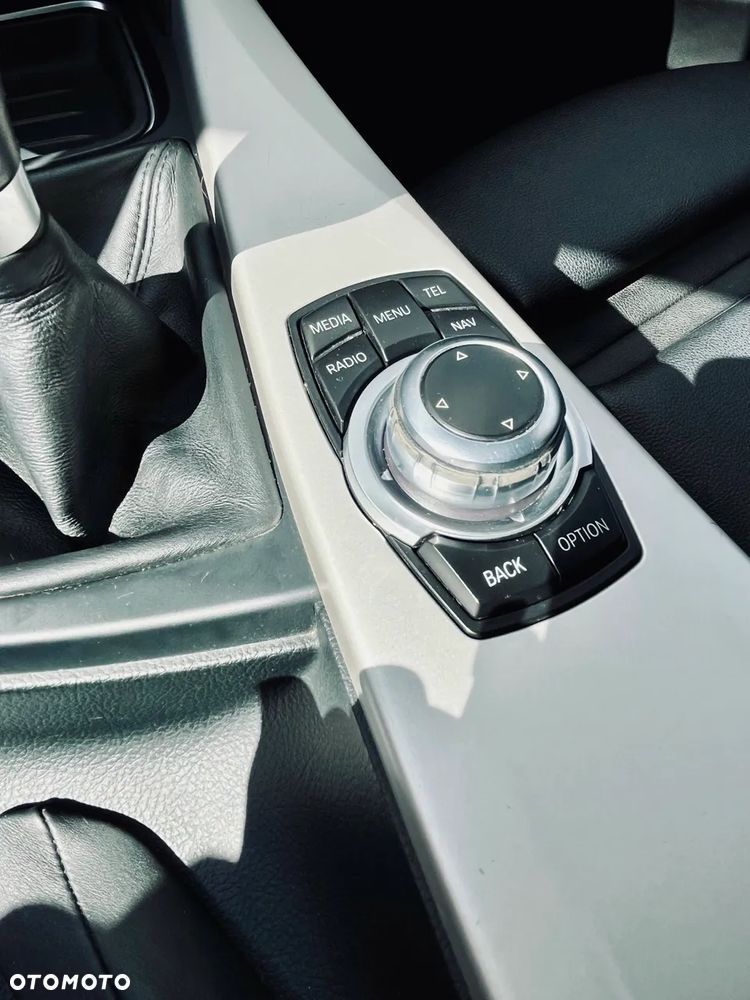 BMW Seria 3 318d Blue Performance Sport Line - 17