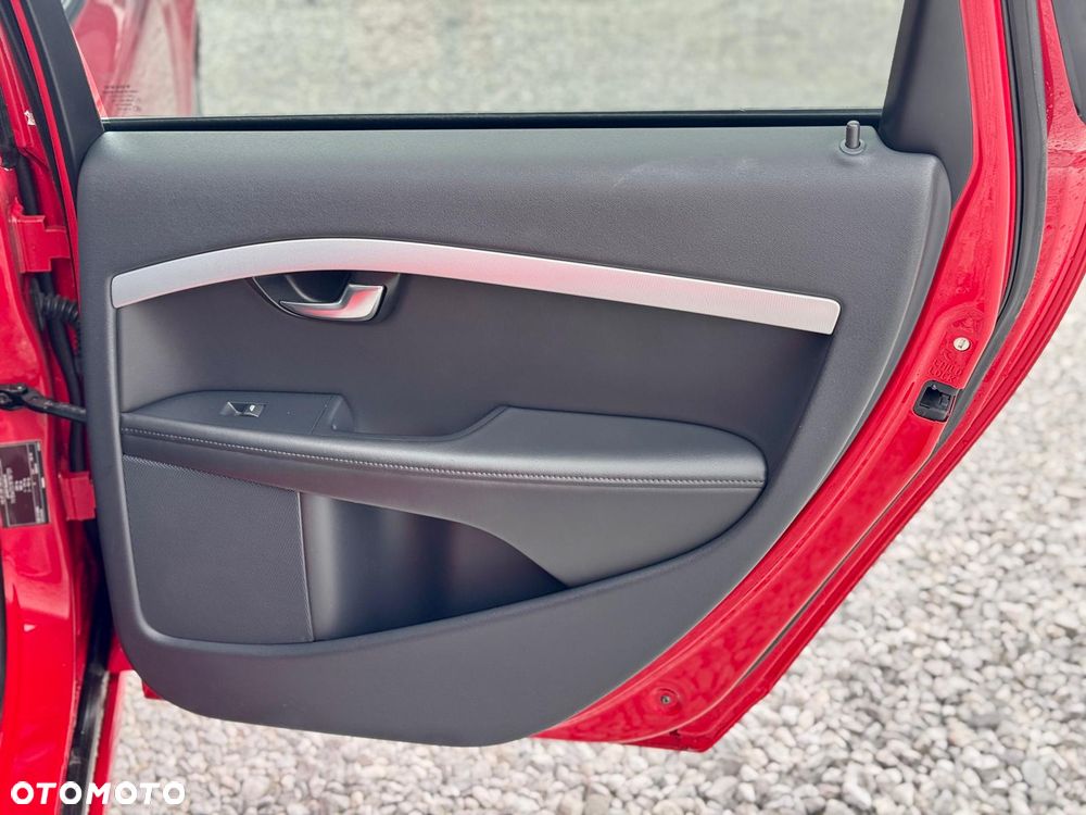Volvo V70 2.5T R-Design Summum - 17