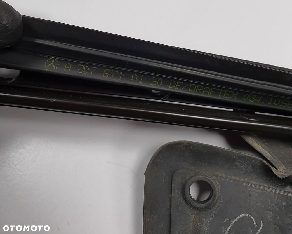 USZCZELKA SZYBY CZOŁOWEJ MERCEDES W207 A2076710120 - 6